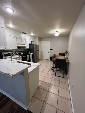 Fridge, microwave, oven, stovetop - Charming 2-bedroom 2 bath duplex in the heart of Tyler! (Tyler)