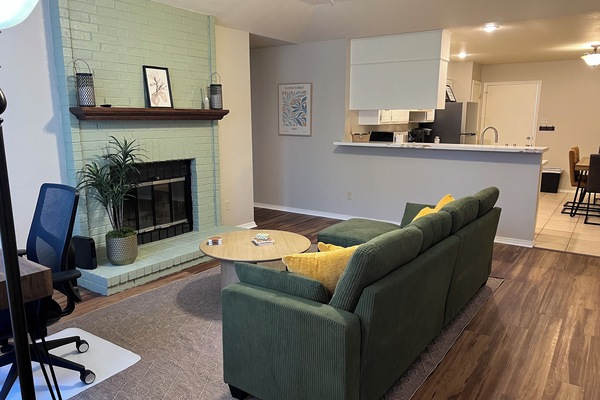 Smart TV, chimenea, monitor de computadora