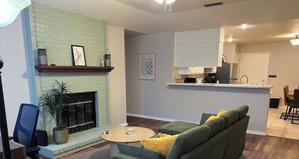 Charming 2-bedroom 2 bath duplex in the heart of Tyler!