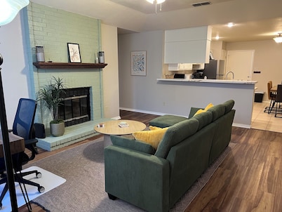 Charming 2-bedroom 2 bath duplex in the heart of Tyler!