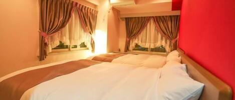 Strykjärn/strykbräda och barnsängar