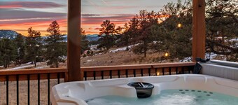 Cozy Mountain Cabin w/ Hot Tub & Game Room