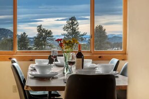 Dining - Cozy Mountain Cabin w/ Hot Tub & Game Room (Florissant)