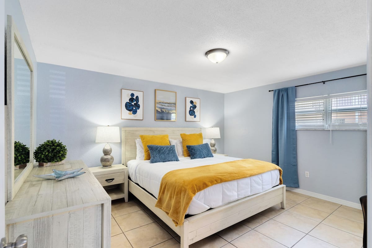 Ocean #8 | 2 bedrooms, desk, laptop workspace, blackout drapes
