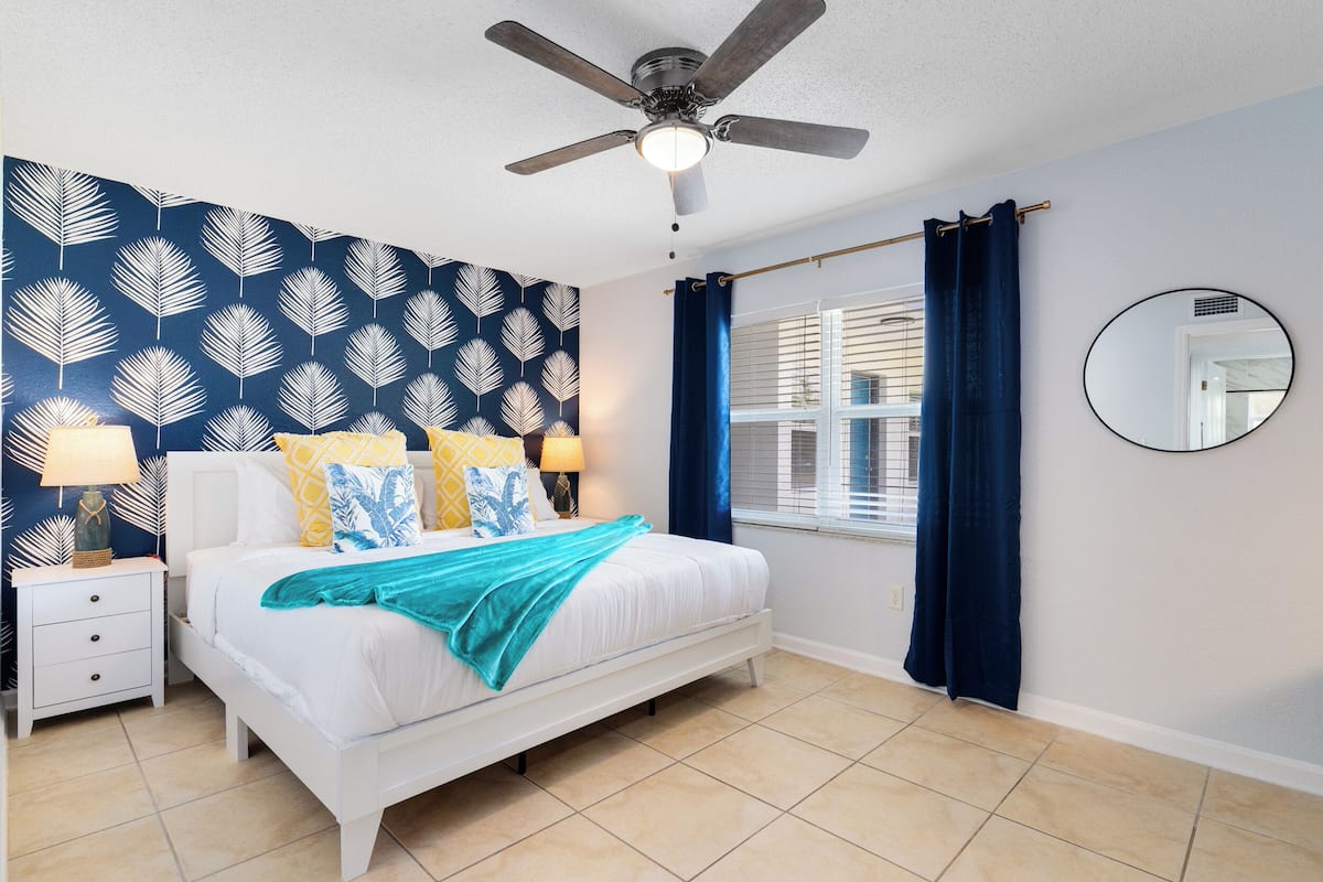 Ocean #5 | 2 bedrooms, desk, laptop workspace, blackout drapes