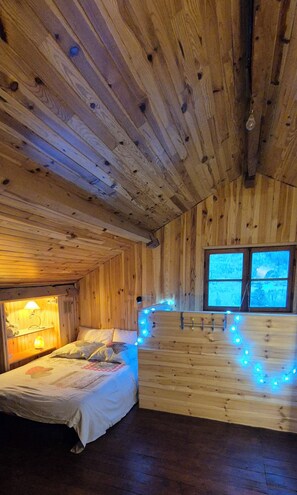 4 bedrooms, iron/ironing board, travel cot, free WiFi