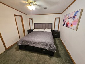 3 bedrooms, iron/ironing board, WiFi, bed sheets