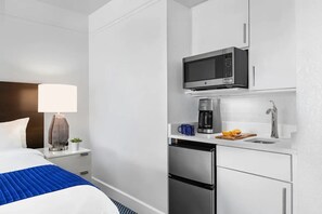 Fridge, dishwasher