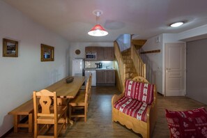 Dining - Resort center, swimming pool, parking, tv, ski locker, 27-54m², Abriès (Abriès)