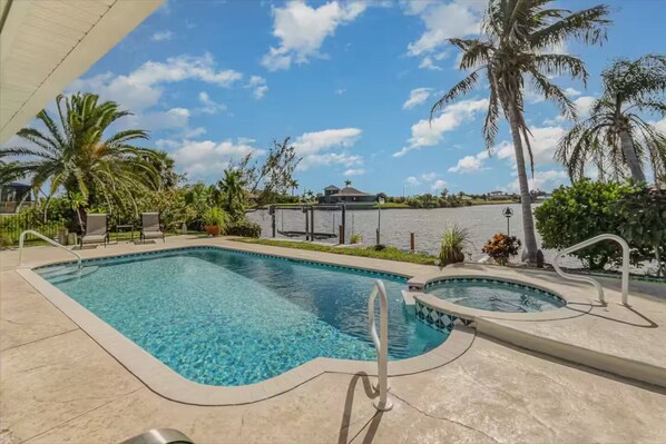 屋外プール、温水プール