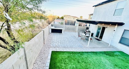 Tucson two story 4BR 2.5BA house close to airport & major attractions Sleeps 8