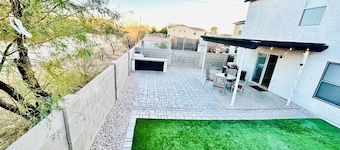 Tucson two story 4BR 2.5BA house close to airport & major attractions Sleeps 8