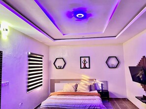 1 bedroom, desk, laptop workspace, blackout drapes - Wedgewood One Shortlet Apartment (Ibadan)
