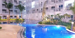 Indoor pool - Mall of Asia - Aseana Residences  (Pasay)