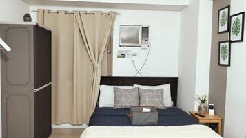 Down comforters, minibar, free WiFi, bed sheets