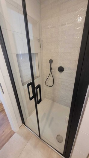 Shower, hair dryer, towels, toilet paper - Color magic blue in the Harz ESTHER with sauna, terrace and bicycle shed (Sankt Andreasberg)