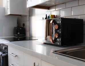 Réfrigérateur, micro-ondes, four, lave-vaisselle