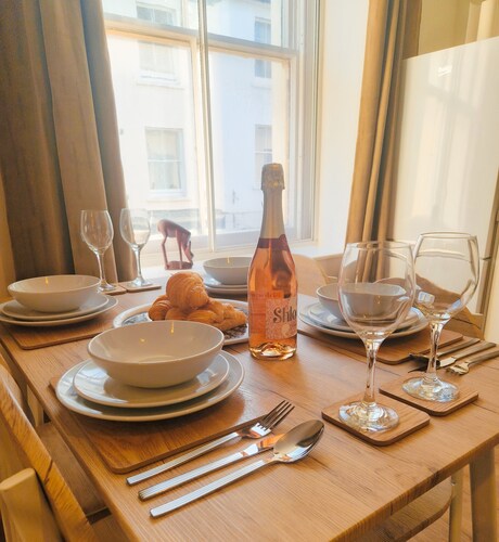 Minehead Suites | 2 Bed Apartment | Sleeps 5