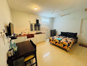 1 slaapkamer, een bureau, wifi