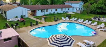 Sun & Sand Resort