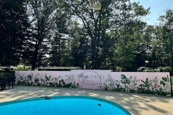 Seasonal outdoor pool, pool loungers