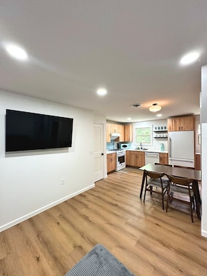 Apartment, Kitchen, Pool View | Living area