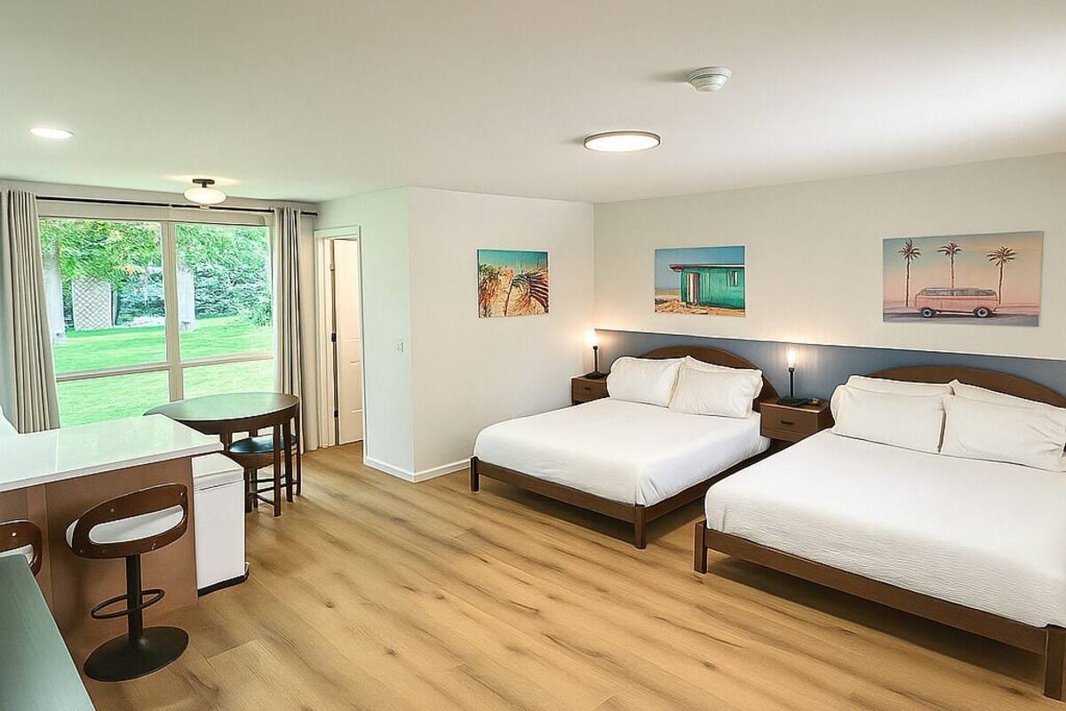 2 bedrooms, blackout curtains, iron/ironing board, free WiFi