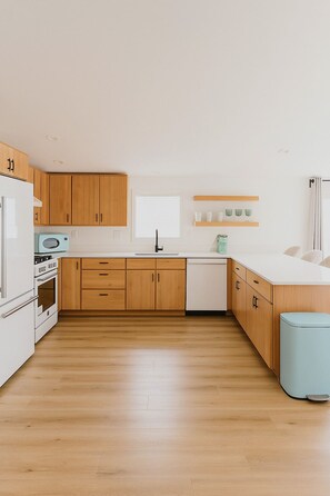Casa, 3 habitaciones | Cocina privada | Cafetera o tetera y tostadora