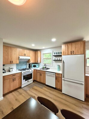 Apartment, Kitchen, Pool View | Private kitchen