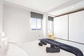 3 slaapkamers, een strijkplank/strijkijzer, wifi, beddengoed