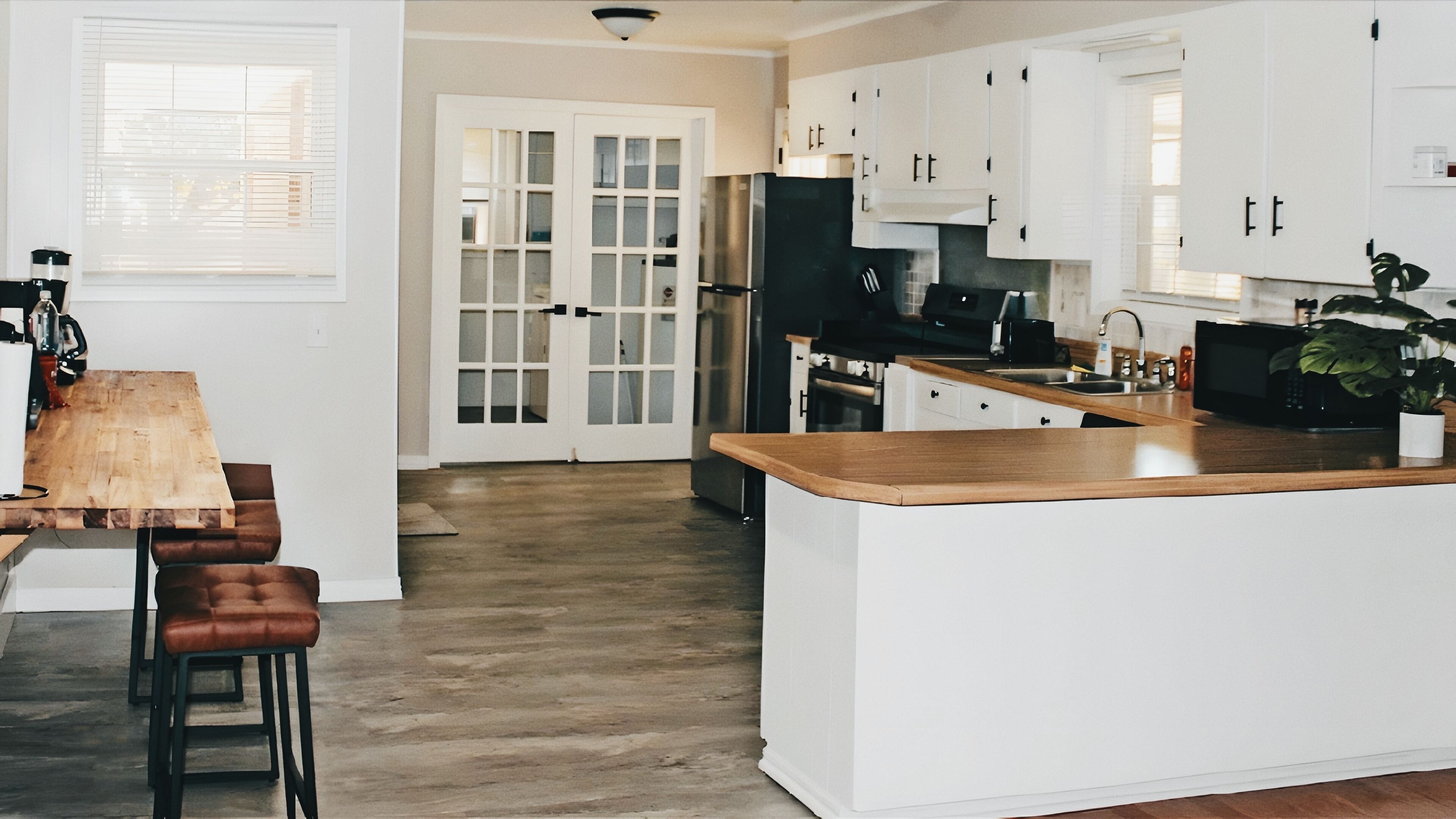 Mikroaaltouuni, uuni, liesi, astianpesukone