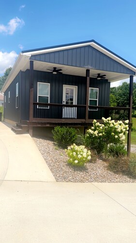 Charming Cabin located within miles of Dale Hollow Lake State Park-Cabin#1