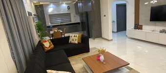 Charming 3-bedroom building with AC and WiFi in welcoming ACP Kwabenya Estate