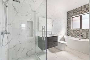 Shower, hair dryer - Beach Revival - Clarks Beach Holiday Home (Clarks Beach)
