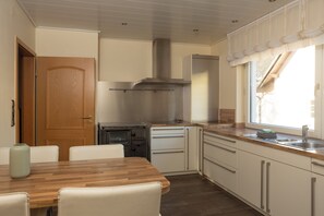 Micro-ondes, four, plaque de cuisson, lave-vaisselle