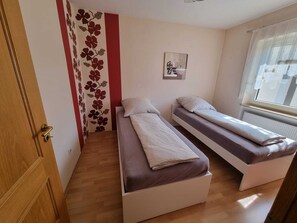 2 bedrooms, iron/ironing board, free WiFi, bed sheets