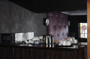 Double Room, Garden View | Blackout drapes, iron/ironing board, free WiFi