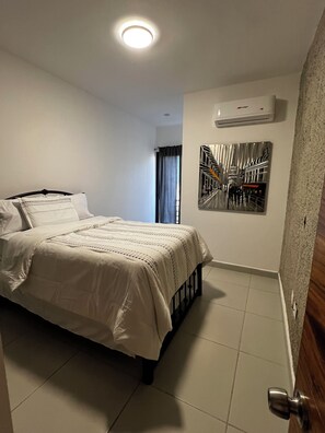 2 chambres, fer et planche à repasser, Wi-Fi, draps fournis