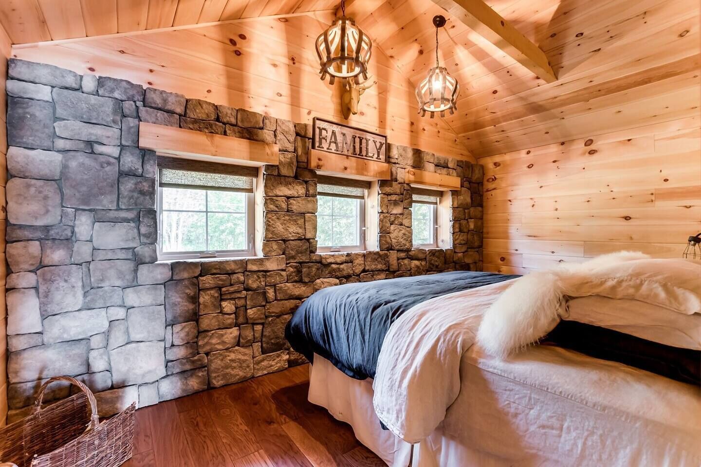 3 bedrooms, iron/ironing board, travel cot, WiFi