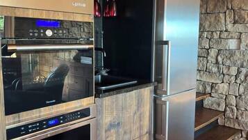 Kühlschrank, Mikrowelle, Ofen, Geschirrspüler