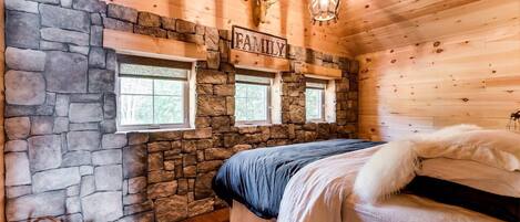 7 habitaciones, tabla de planchar con plancha, cuna de viaje y wifi