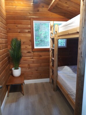 2 sovrum och sängkläder