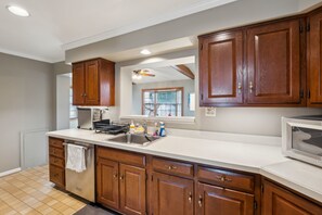 Refrigerador, microondas, horno, lavavajillas