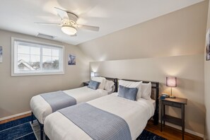 4 habitaciones, tabla de planchar con plancha, wifi y ropa de cama