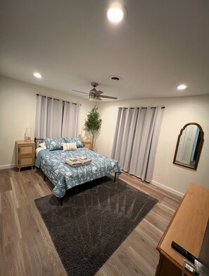 2 chambres, fer et planche à repasser, Wi-Fi, draps fournis