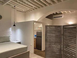 2 habitaciones, tabla de planchar con plancha, wifi y ropa de cama