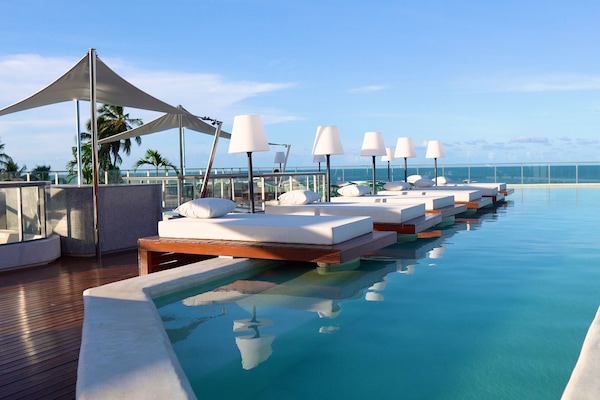 Apartamento superluxo | Piscina | Piscina externa