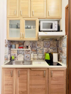 Private kitchen - Eclectic Studio Exarcheia for 2 (Athina)