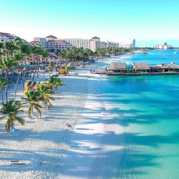 In Strandnähe, Liegestühle, Strandtücher