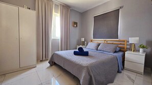 3 bedrooms, in-room safe, desk, iron/ironing board - Modern 3-bedroom villa with private pool, great alarm system, WiFi, hot water! (Noord)